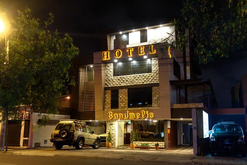 Hotel Sandmelis Quito Exterior photo